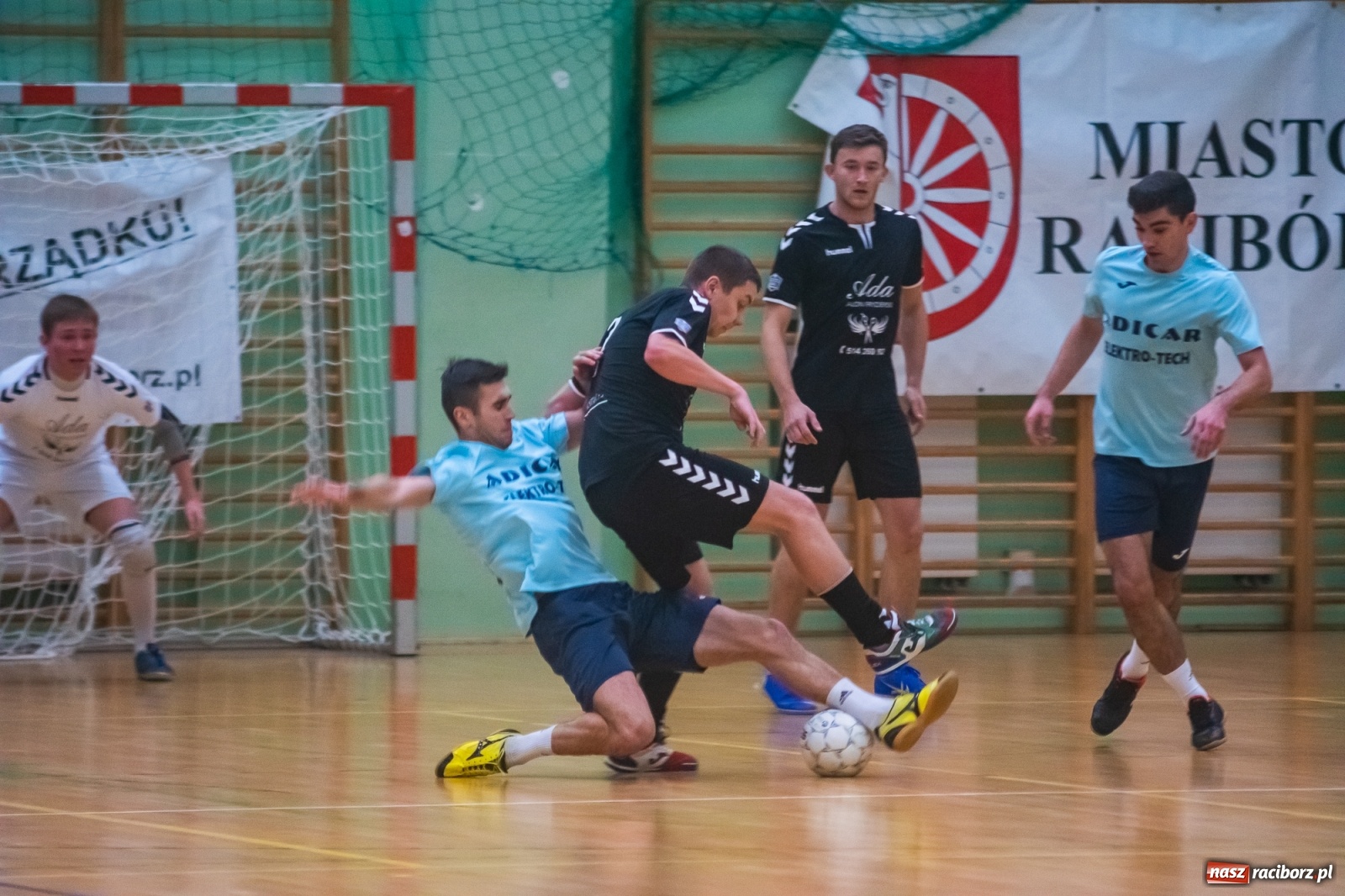 Zdjęcie w galerii na portalu naszraciborz.pl: Futsalowy maraton pełen emocji w Arenie Rafako [FOTO i WIDEO] wiadomości z regionu