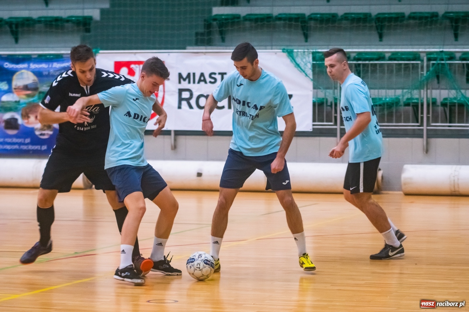 Zdjęcie w galerii na portalu naszraciborz.pl: Futsalowy maraton pełen emocji w Arenie Rafako [FOTO i WIDEO] wiadomości z regionu