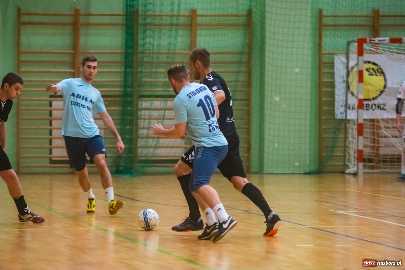 Zdjęcie w galerii na portalu naszraciborz.pl: Futsalowy maraton pełen emocji w Arenie Rafako [FOTO i WIDEO] wiadomości z regionu