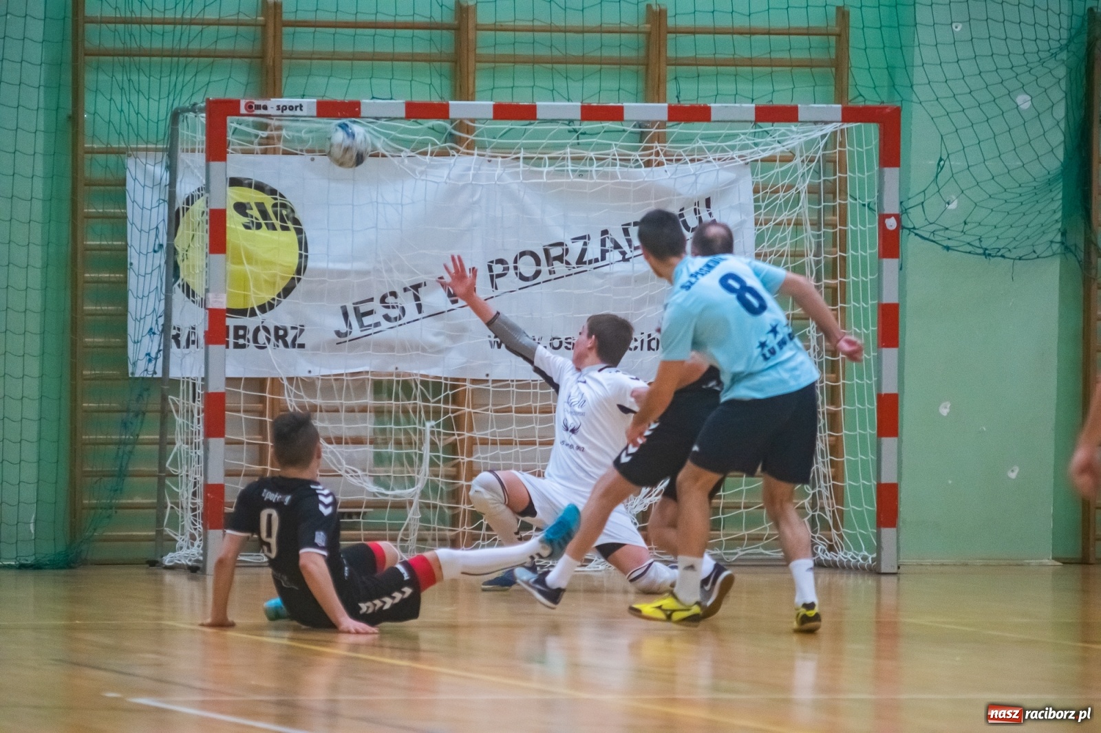 Zdjęcie w galerii na portalu naszraciborz.pl: Futsalowy maraton pełen emocji w Arenie Rafako [FOTO i WIDEO] wiadomości z regionu