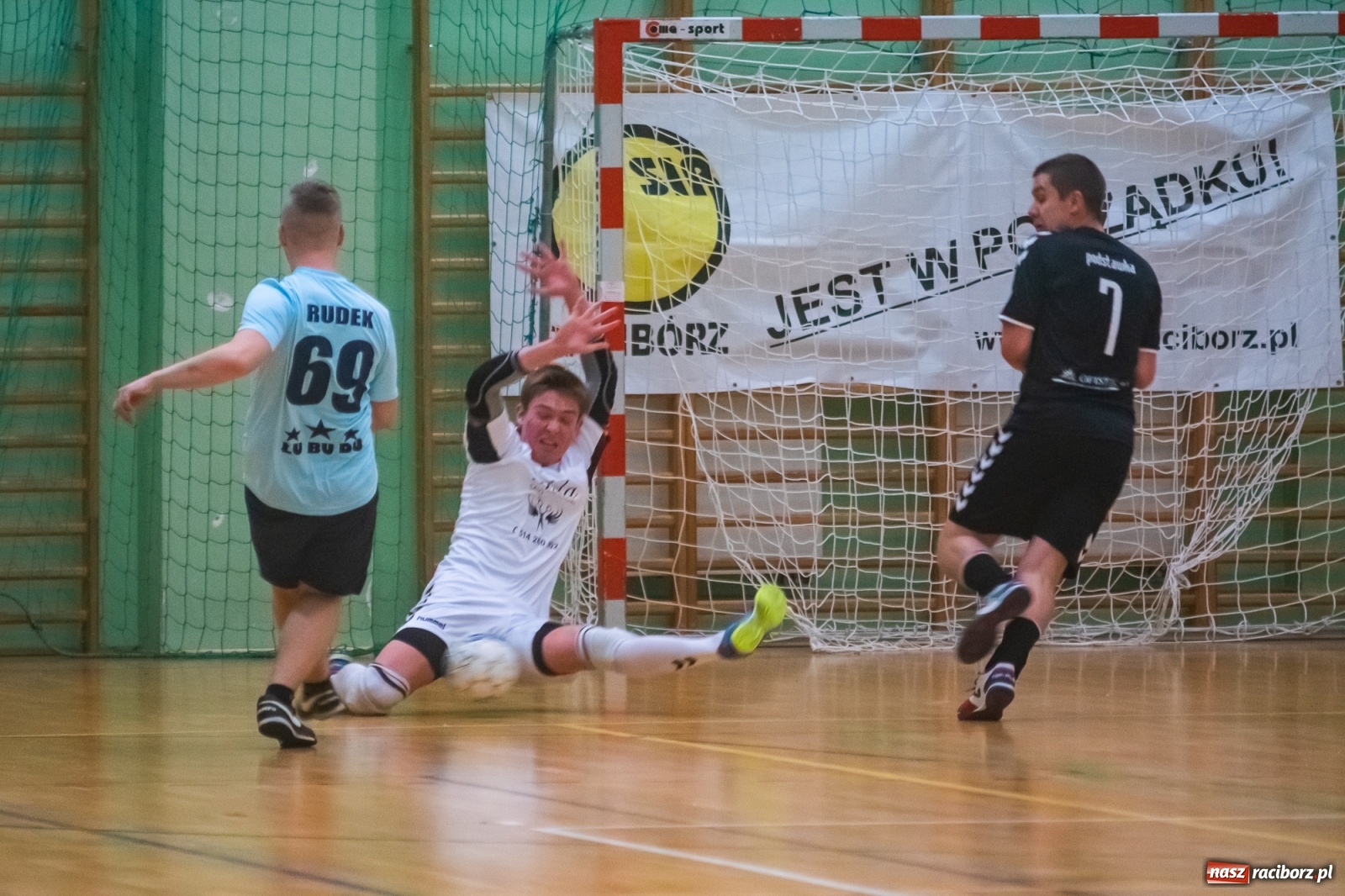 Zdjęcie w galerii na portalu naszraciborz.pl: Futsalowy maraton pełen emocji w Arenie Rafako [FOTO i WIDEO] wiadomości z regionu
