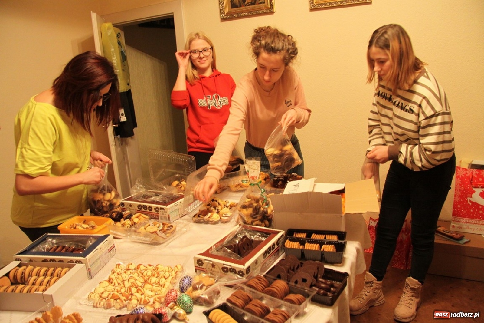 Zdjęcie w galerii na portalu naszraciborz.pl: Świąteczne odwiedziny w Sławikowie  wiadomości z regionu