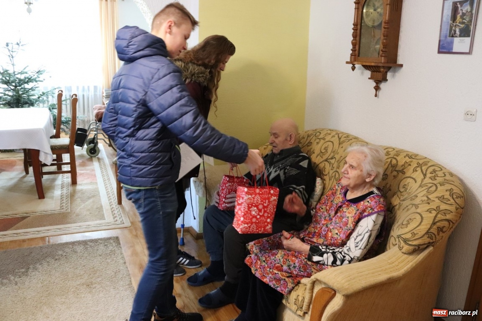 Zdjęcie w galerii na portalu naszraciborz.pl: Świąteczne odwiedziny w Sławikowie  wiadomości z regionu