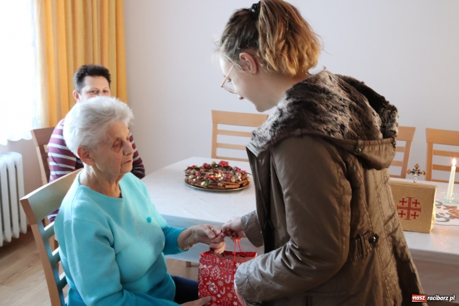 Zdjęcie w galerii na portalu naszraciborz.pl: Świąteczne odwiedziny w Sławikowie  wiadomości z regionu