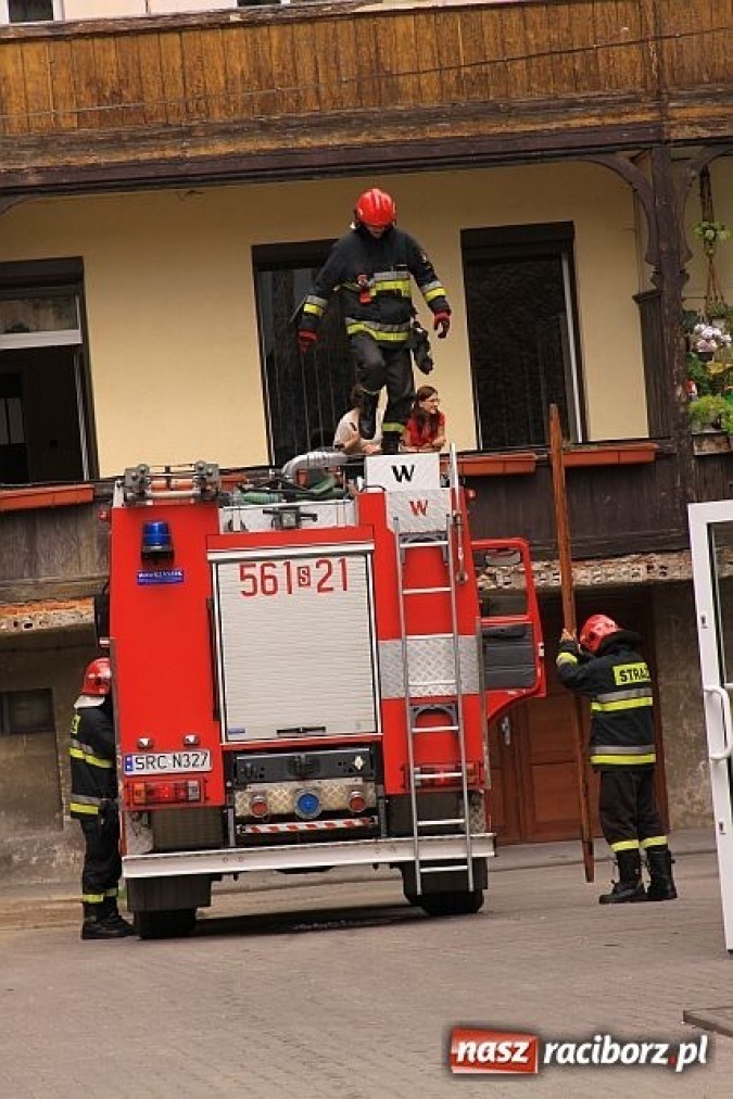 Zdjęcie w galerii na portalu naszraciborz.pl: Dach starej szopy nie wytrzymał wiadomości z regionu