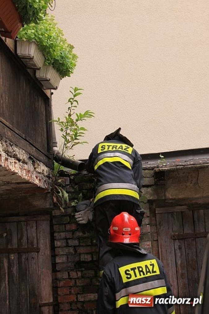 Zdjęcie w galerii na portalu naszraciborz.pl: Dach starej szopy nie wytrzymał wiadomości z regionu