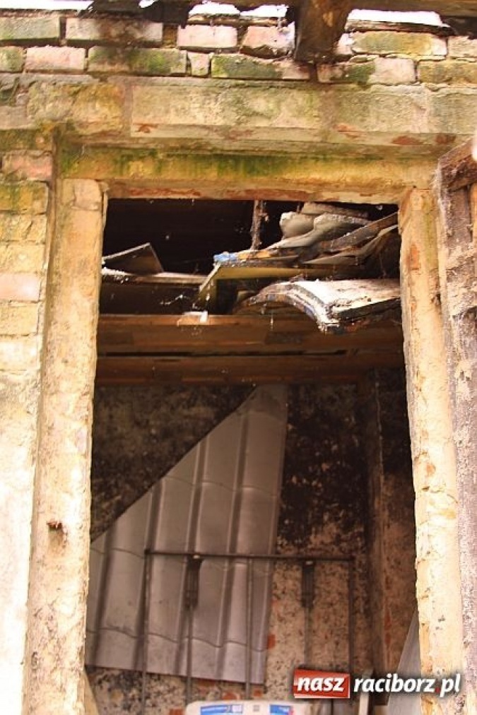 Zdjęcie w galerii na portalu naszraciborz.pl: Dach starej szopy nie wytrzymał wiadomości z regionu