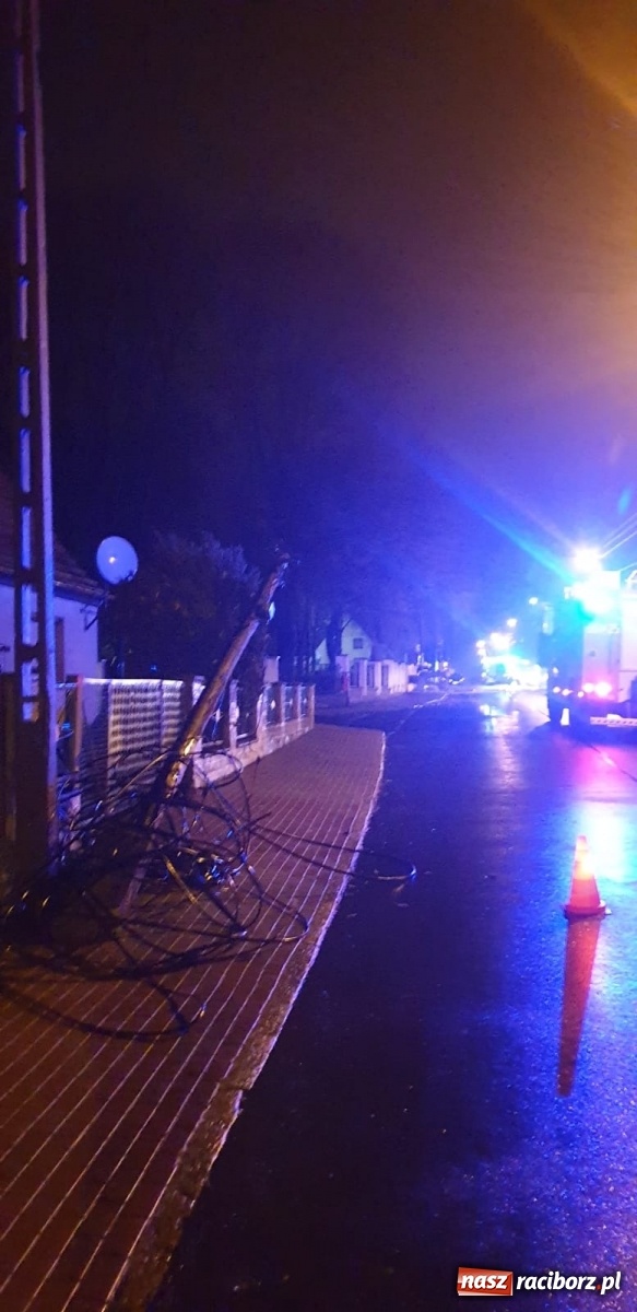 Zdjęcie w galerii na portalu naszraciborz.pl: Kobieta zatruta czadem w Krzanowicach. Powalone drzewo na Ocicach  wiadomości z regionu