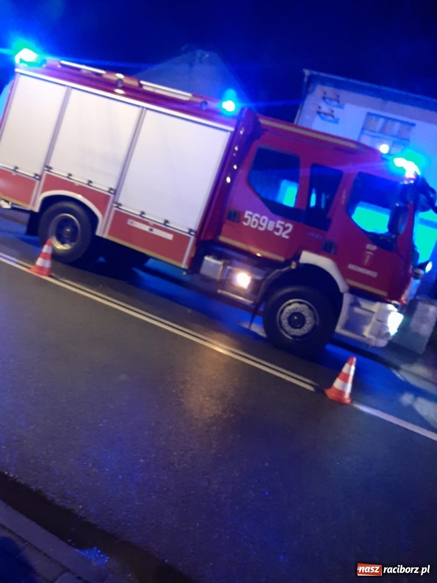 Zdjęcie w galerii na portalu naszraciborz.pl: Kobieta zatruta czadem w Krzanowicach. Powalone drzewo na Ocicach  wiadomości z regionu