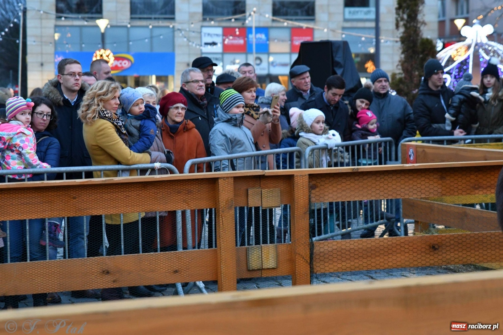 Zdjęcie w galerii na portalu naszraciborz.pl: Raciborskie kolędowanie na Rynku [FOTO i WIDEO] wiadomości z regionu