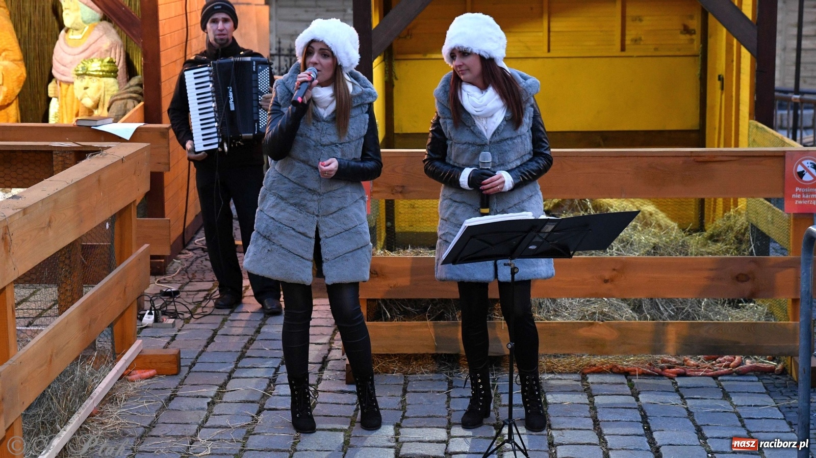 Zdjęcie w galerii na portalu naszraciborz.pl: Raciborskie kolędowanie na Rynku [FOTO i WIDEO] wiadomości z regionu