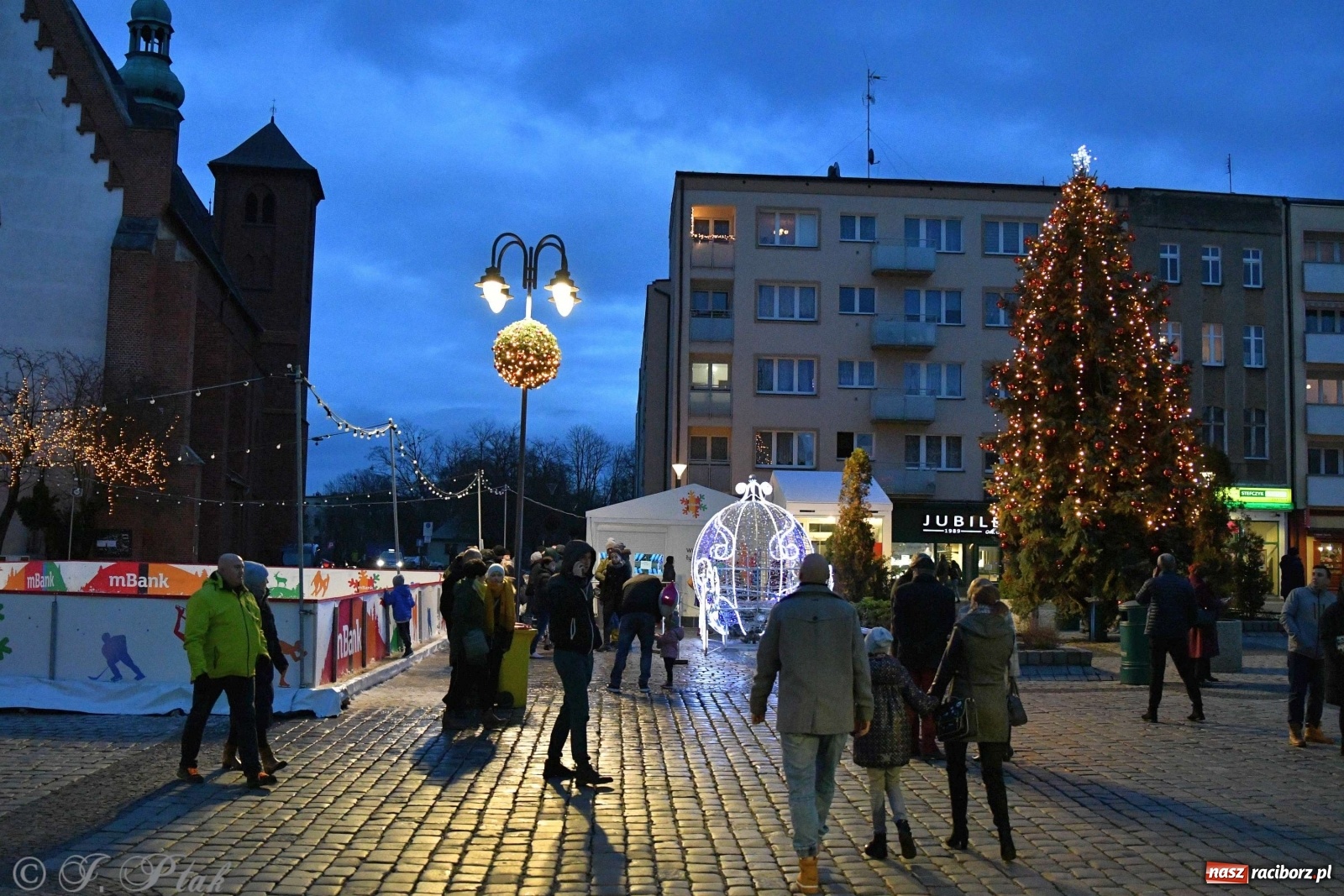Zdjęcie w galerii na portalu naszraciborz.pl: Raciborskie kolędowanie na Rynku [FOTO i WIDEO] wiadomości z regionu
