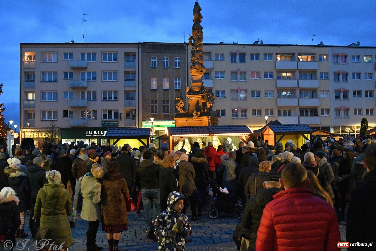 Zdjęcie w galerii na portalu naszraciborz.pl: Raciborskie kolędowanie na Rynku [FOTO i WIDEO] wiadomości z regionu