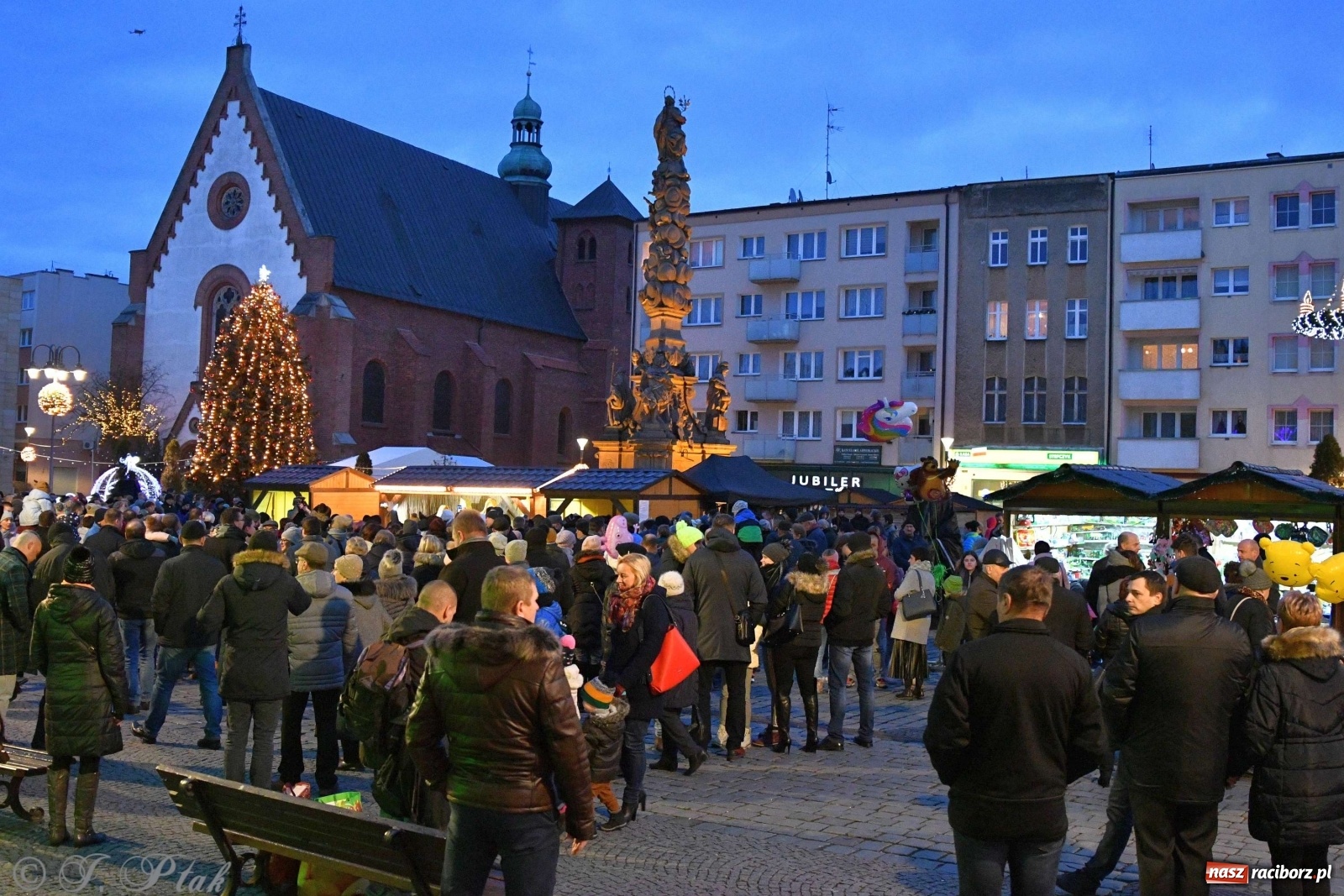 Zdjęcie w galerii na portalu naszraciborz.pl: Raciborskie kolędowanie na Rynku [FOTO i WIDEO] wiadomości z regionu