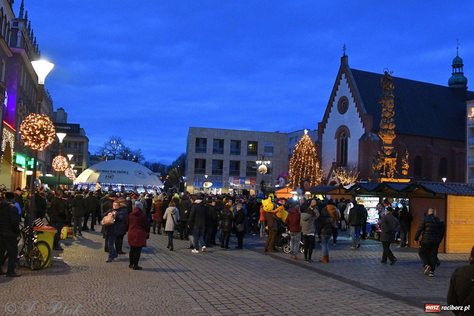 Zdjęcie w galerii na portalu naszraciborz.pl: Raciborskie kolędowanie na Rynku [FOTO i WIDEO] wiadomości z regionu