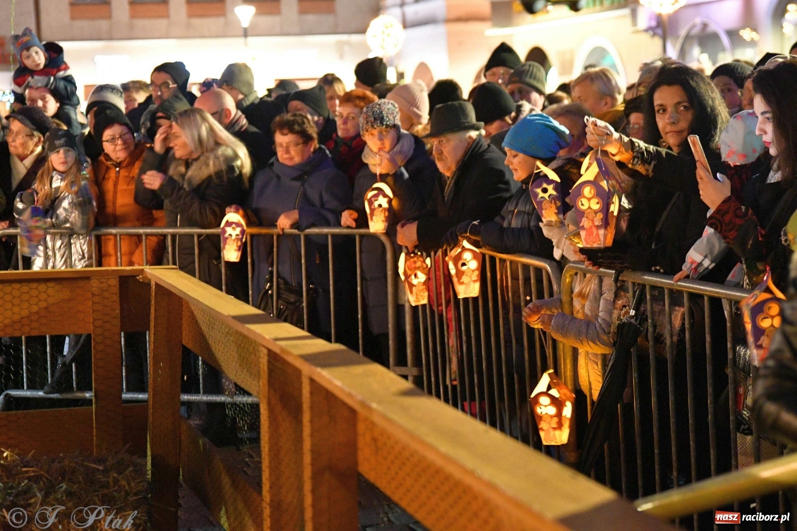 Zdjęcie w galerii na portalu naszraciborz.pl: Raciborskie kolędowanie na Rynku [FOTO i WIDEO] wiadomości z regionu