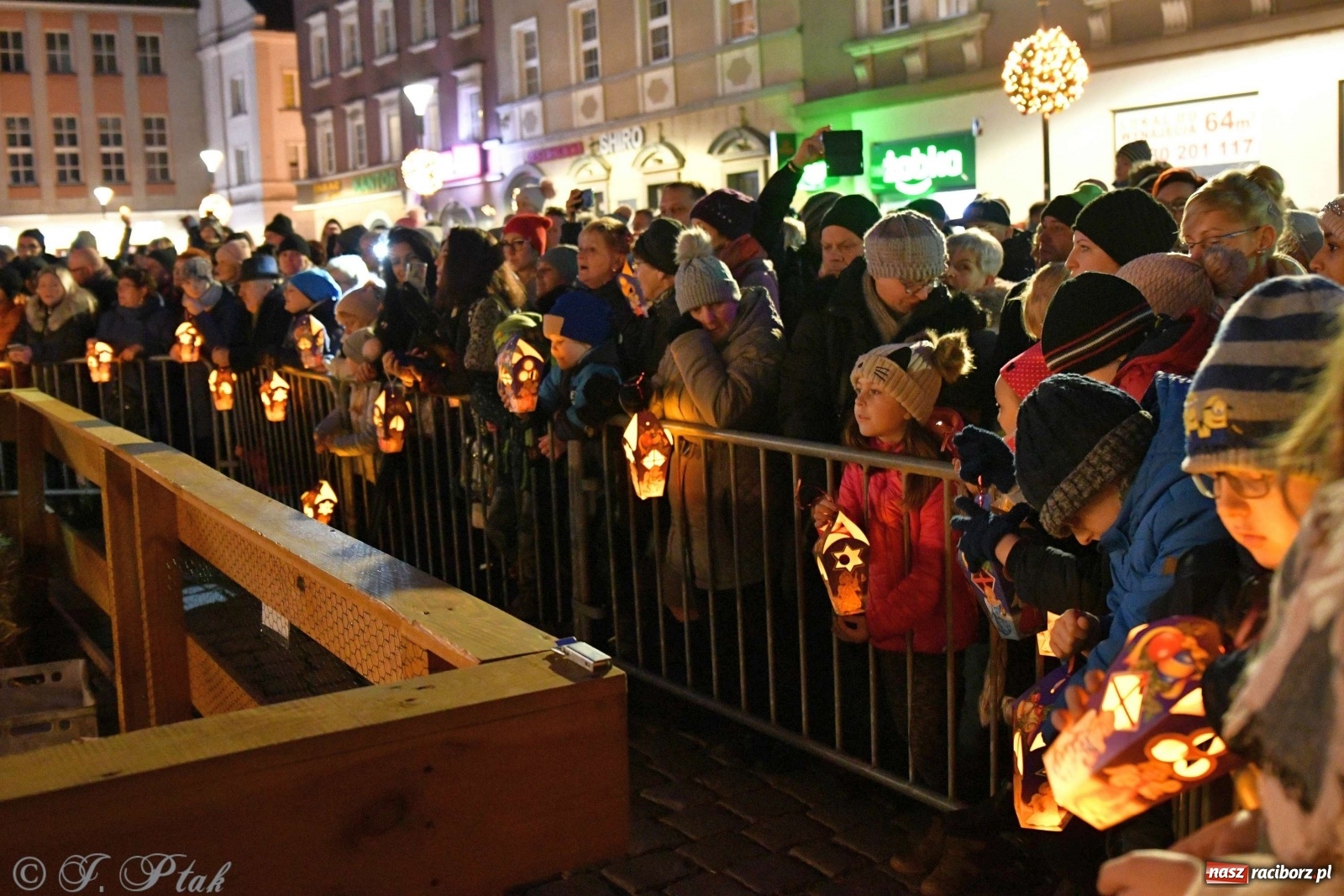 Zdjęcie w galerii na portalu naszraciborz.pl: Raciborskie kolędowanie na Rynku [FOTO i WIDEO] wiadomości z regionu