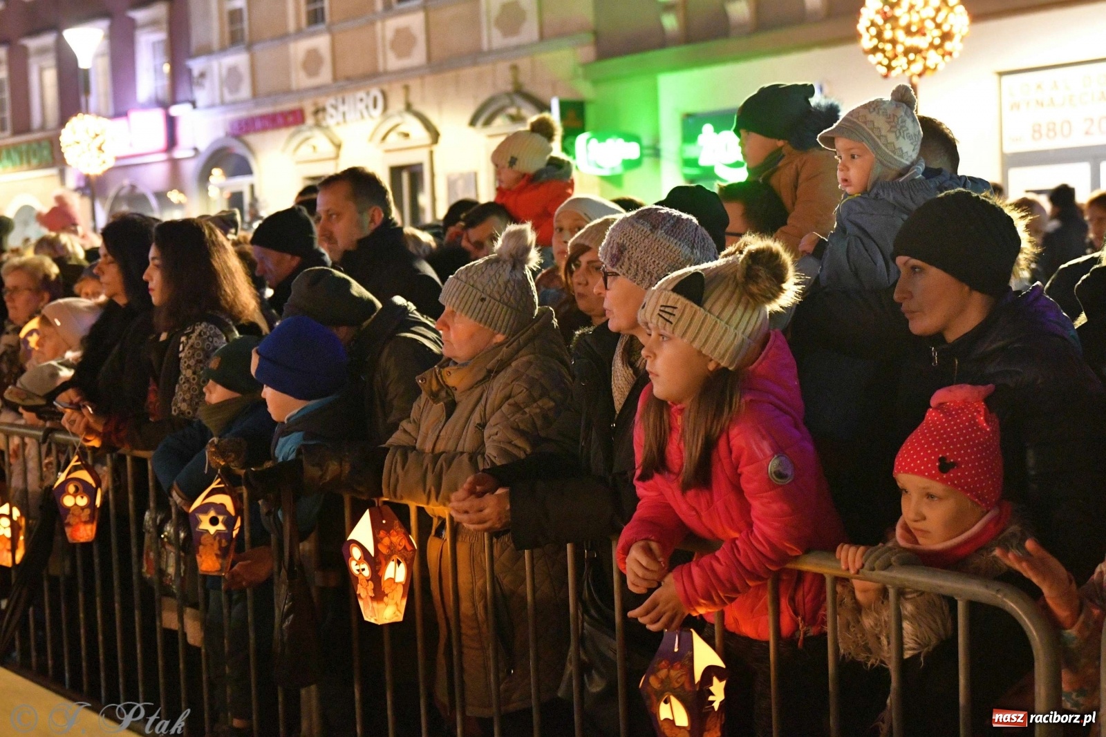 Zdjęcie w galerii na portalu naszraciborz.pl: Raciborskie kolędowanie na Rynku [FOTO i WIDEO] wiadomości z regionu