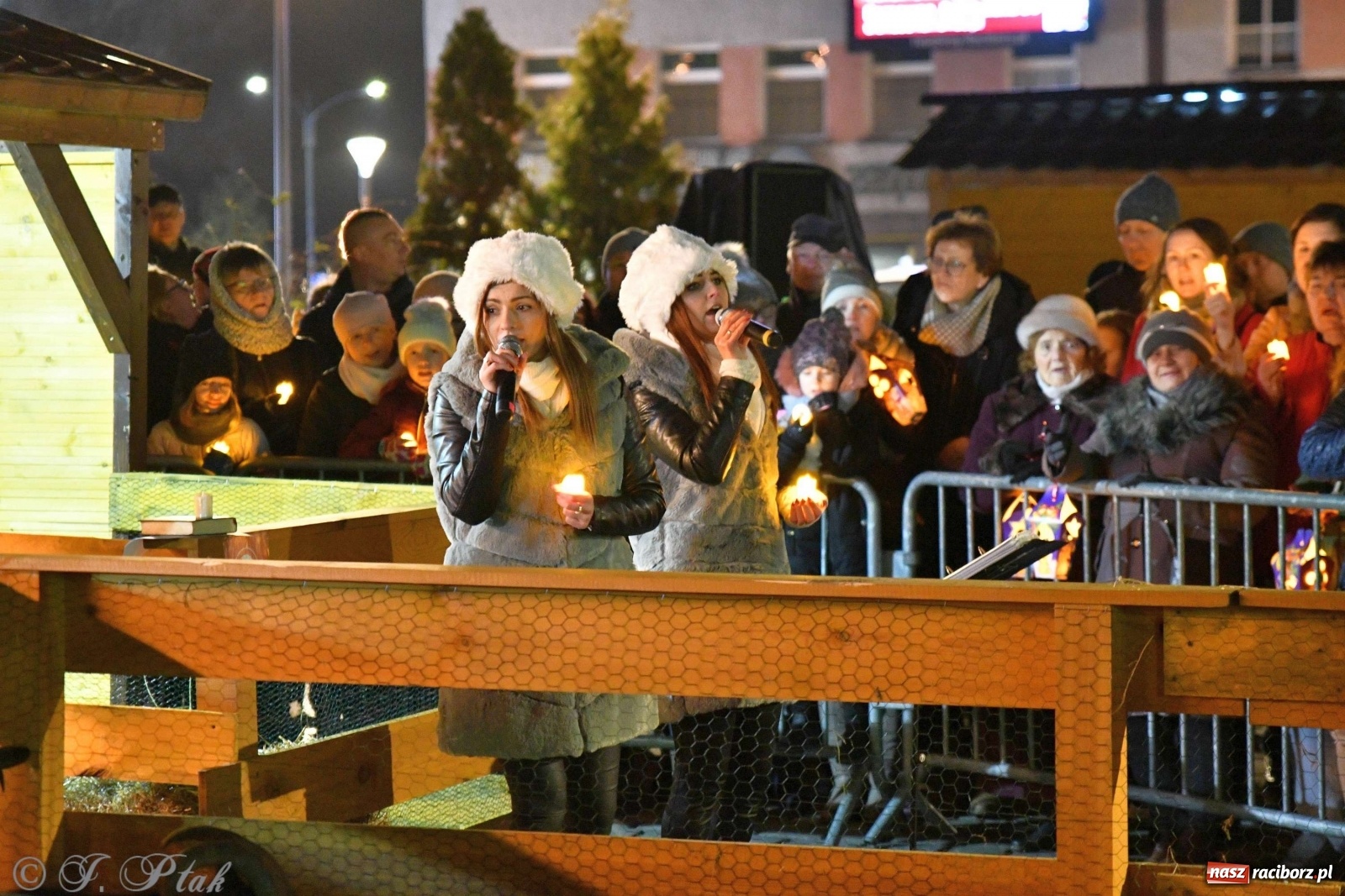 Zdjęcie w galerii na portalu naszraciborz.pl: Raciborskie kolędowanie na Rynku [FOTO i WIDEO] wiadomości z regionu