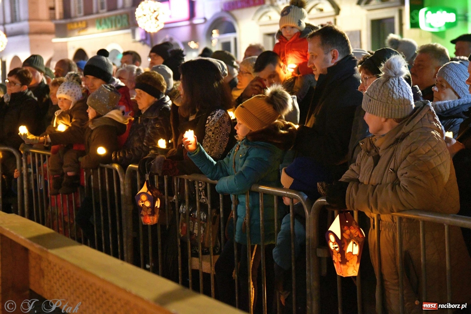 Zdjęcie w galerii na portalu naszraciborz.pl: Raciborskie kolędowanie na Rynku [FOTO i WIDEO] wiadomości z regionu