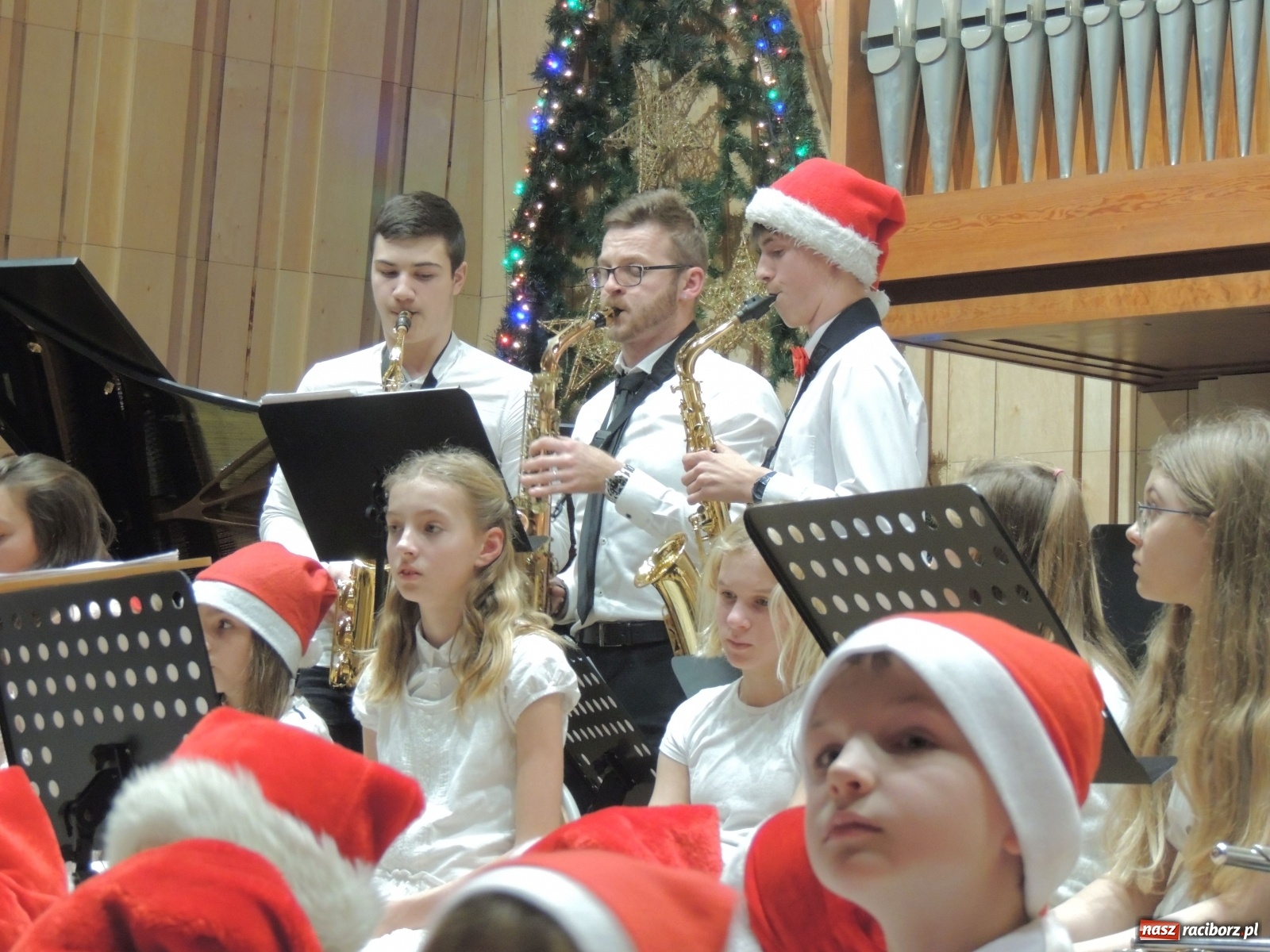 Zdjęcie w galerii na portalu naszraciborz.pl: Szkoła muzyczna wróciła do swojej sali koncertowej [WIDEO] wiadomości z regionu