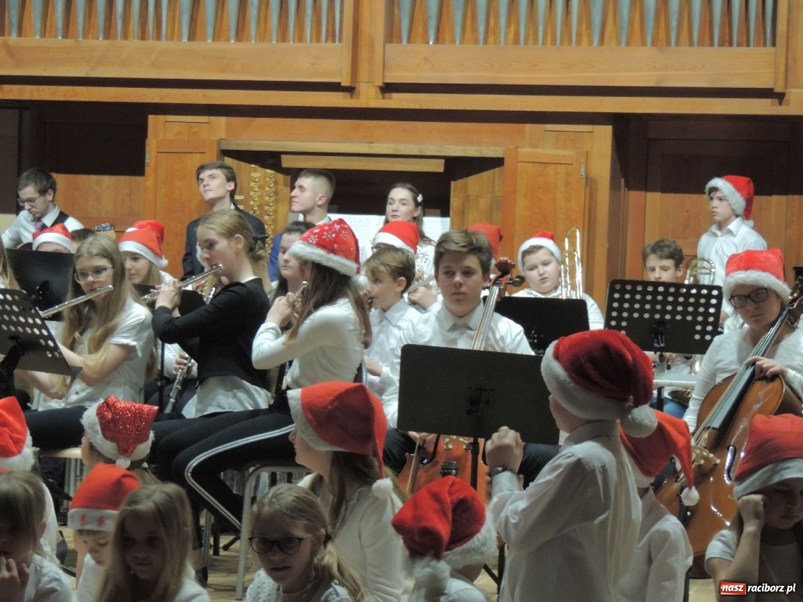 Zdjęcie w galerii na portalu naszraciborz.pl: Szkoła muzyczna wróciła do swojej sali koncertowej [WIDEO] wiadomości z regionu