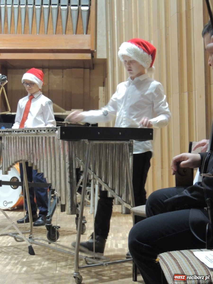 Zdjęcie w galerii na portalu naszraciborz.pl: Szkoła muzyczna wróciła do swojej sali koncertowej [WIDEO] wiadomości z regionu