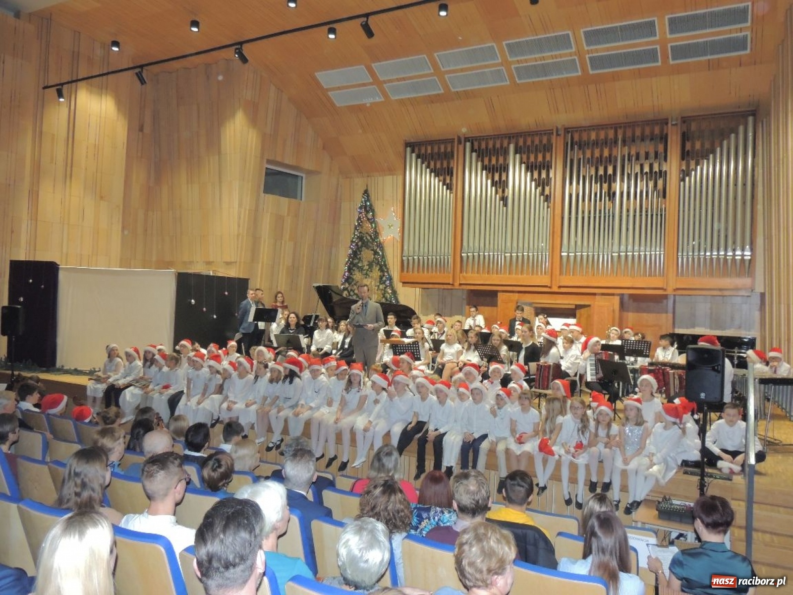 Zdjęcie w galerii na portalu naszraciborz.pl: Szkoła muzyczna wróciła do swojej sali koncertowej [WIDEO] wiadomości z regionu