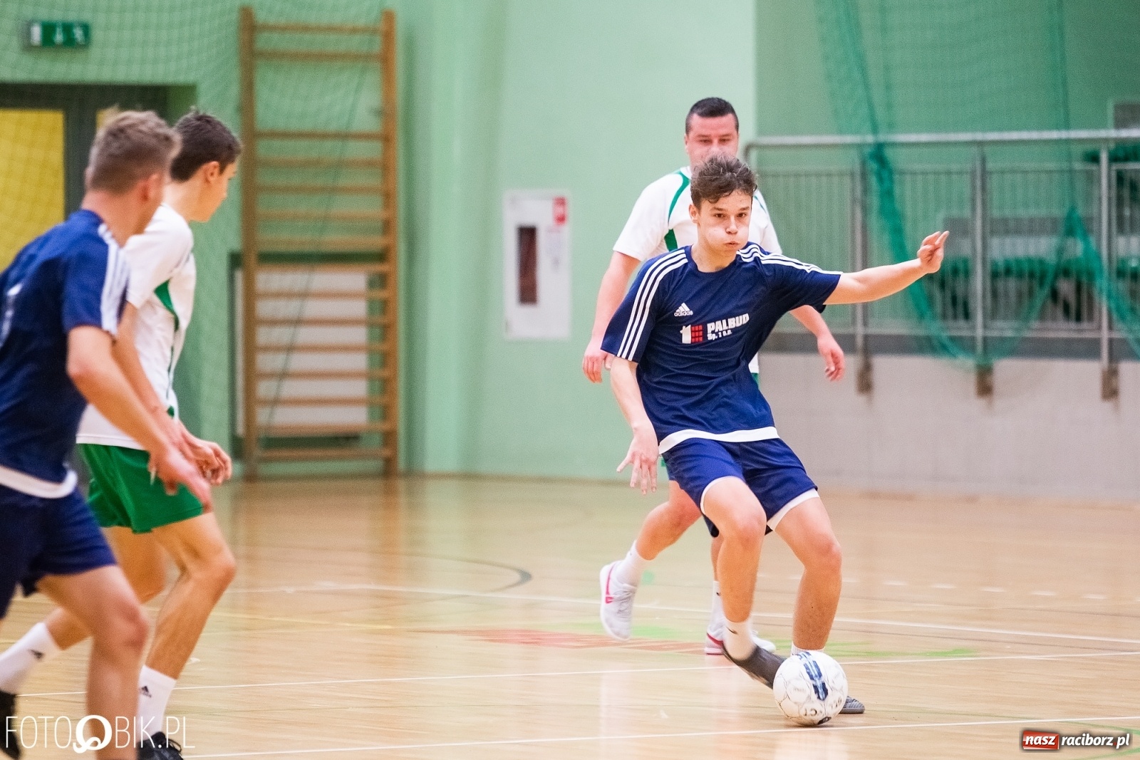 Zdjęcie w galerii na portalu naszraciborz.pl: HLPN. Obrońca tytułu utarł nosa Fryzjerom wiadomości z regionu