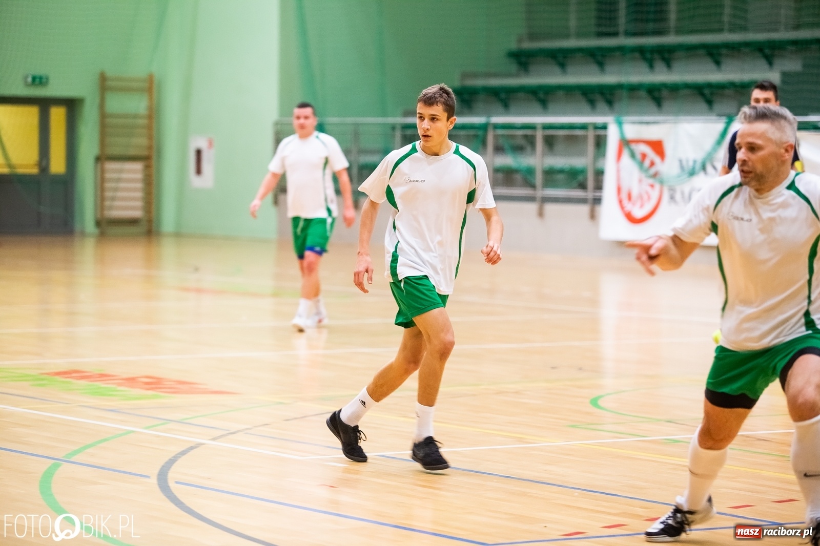 Zdjęcie w galerii na portalu naszraciborz.pl: HLPN. Obrońca tytułu utarł nosa Fryzjerom wiadomości z regionu