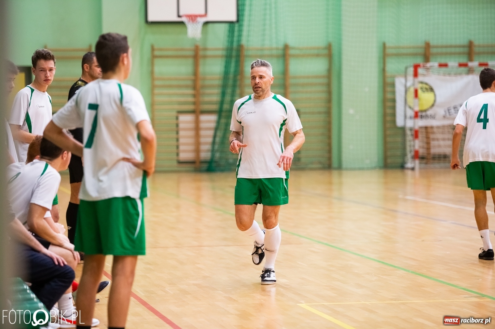Zdjęcie w galerii na portalu naszraciborz.pl: HLPN. Obrońca tytułu utarł nosa Fryzjerom wiadomości z regionu
