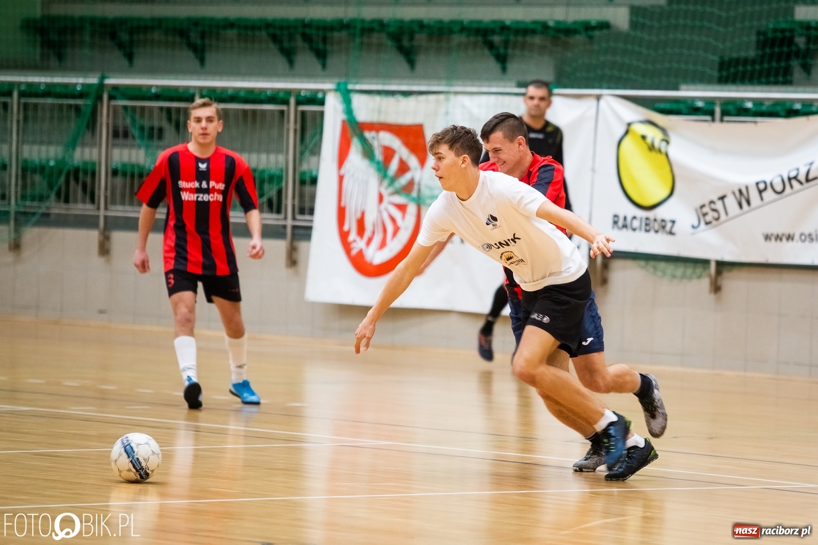 Zdjęcie w galerii na portalu naszraciborz.pl: HLPN. Obrońca tytułu utarł nosa Fryzjerom wiadomości z regionu