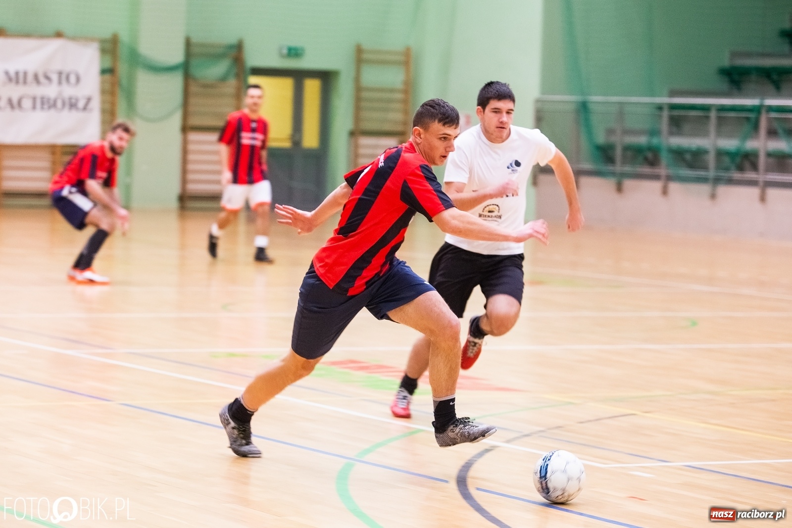 Zdjęcie w galerii na portalu naszraciborz.pl: HLPN. Obrońca tytułu utarł nosa Fryzjerom wiadomości z regionu