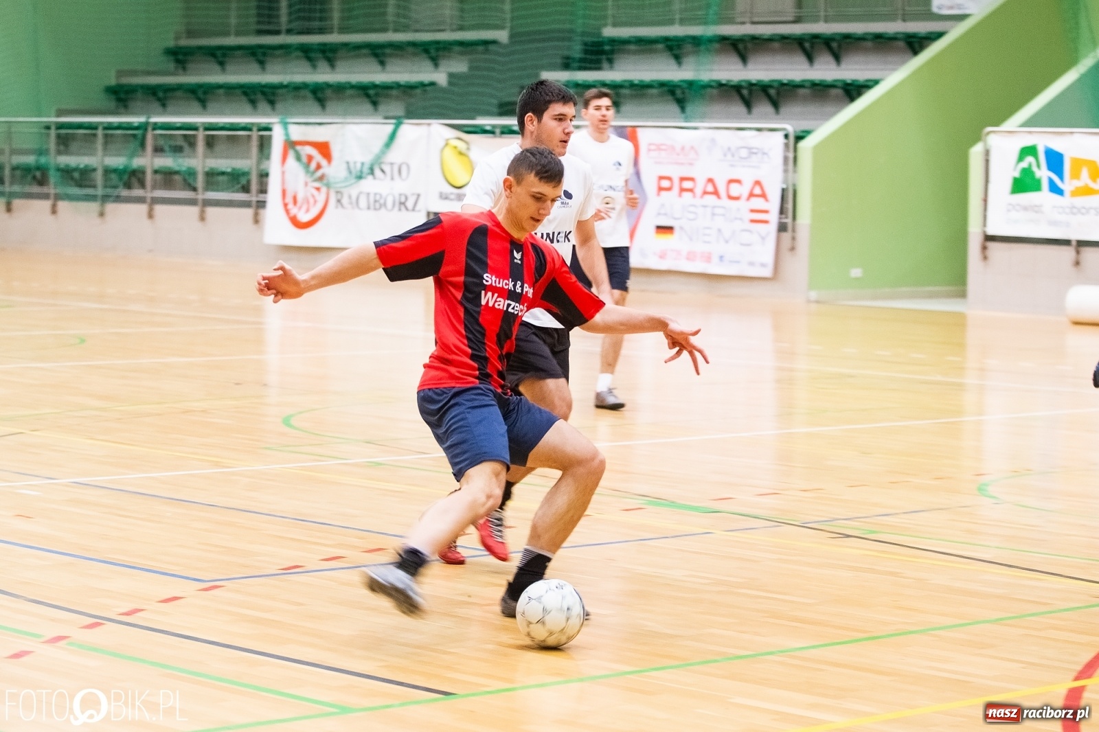 Zdjęcie w galerii na portalu naszraciborz.pl: HLPN. Obrońca tytułu utarł nosa Fryzjerom wiadomości z regionu