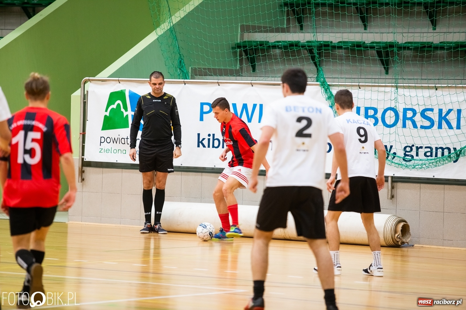 Zdjęcie w galerii na portalu naszraciborz.pl: HLPN. Obrońca tytułu utarł nosa Fryzjerom wiadomości z regionu
