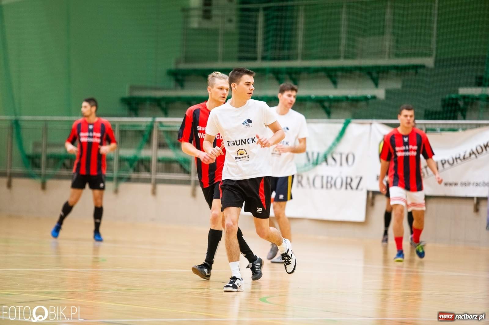 Zdjęcie w galerii na portalu naszraciborz.pl: HLPN. Obrońca tytułu utarł nosa Fryzjerom wiadomości z regionu