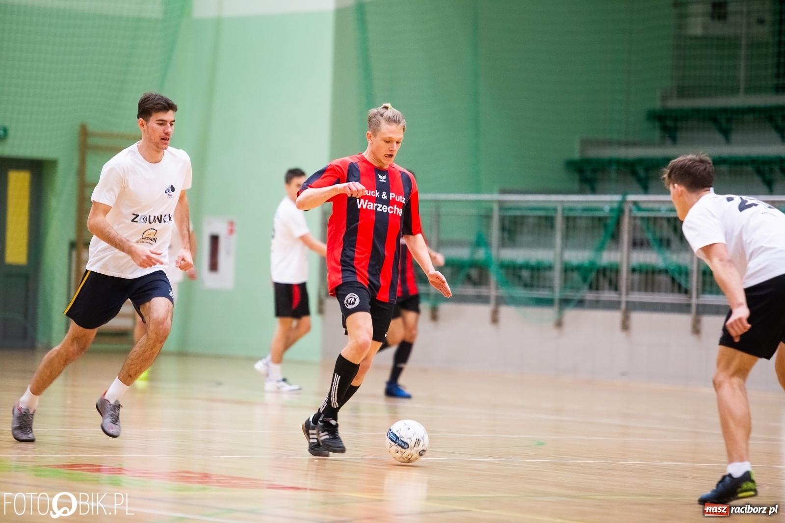 Zdjęcie w galerii na portalu naszraciborz.pl: HLPN. Obrońca tytułu utarł nosa Fryzjerom wiadomości z regionu