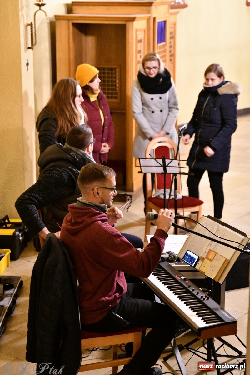Zdjęcie w galerii na portalu naszraciborz.pl: W centrum jest tylko i wyłącznie Bóg  wiadomości z regionu
