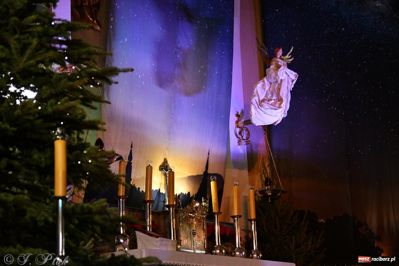 Zdjęcie w galerii na portalu naszraciborz.pl: W centrum jest tylko i wyłącznie Bóg  wiadomości z regionu