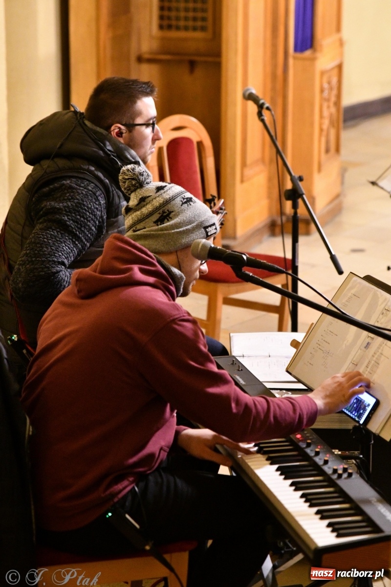 Zdjęcie w galerii na portalu naszraciborz.pl: W centrum jest tylko i wyłącznie Bóg  wiadomości z regionu