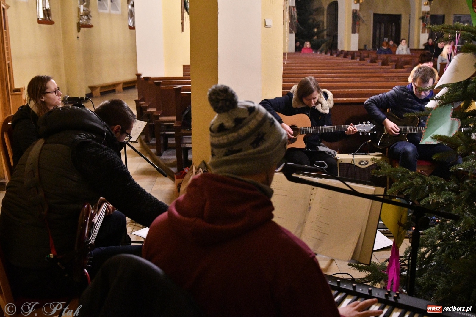 Zdjęcie w galerii na portalu naszraciborz.pl: W centrum jest tylko i wyłącznie Bóg  wiadomości z regionu