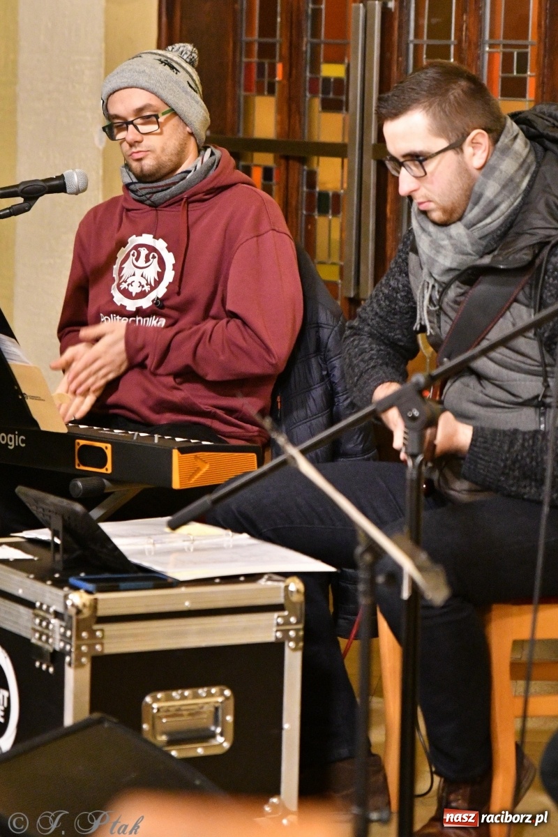 Zdjęcie w galerii na portalu naszraciborz.pl: W centrum jest tylko i wyłącznie Bóg  wiadomości z regionu