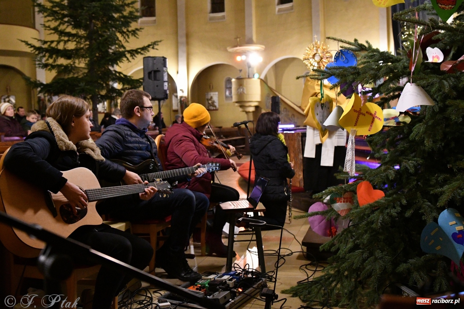 Zdjęcie w galerii na portalu naszraciborz.pl: W centrum jest tylko i wyłącznie Bóg  wiadomości z regionu