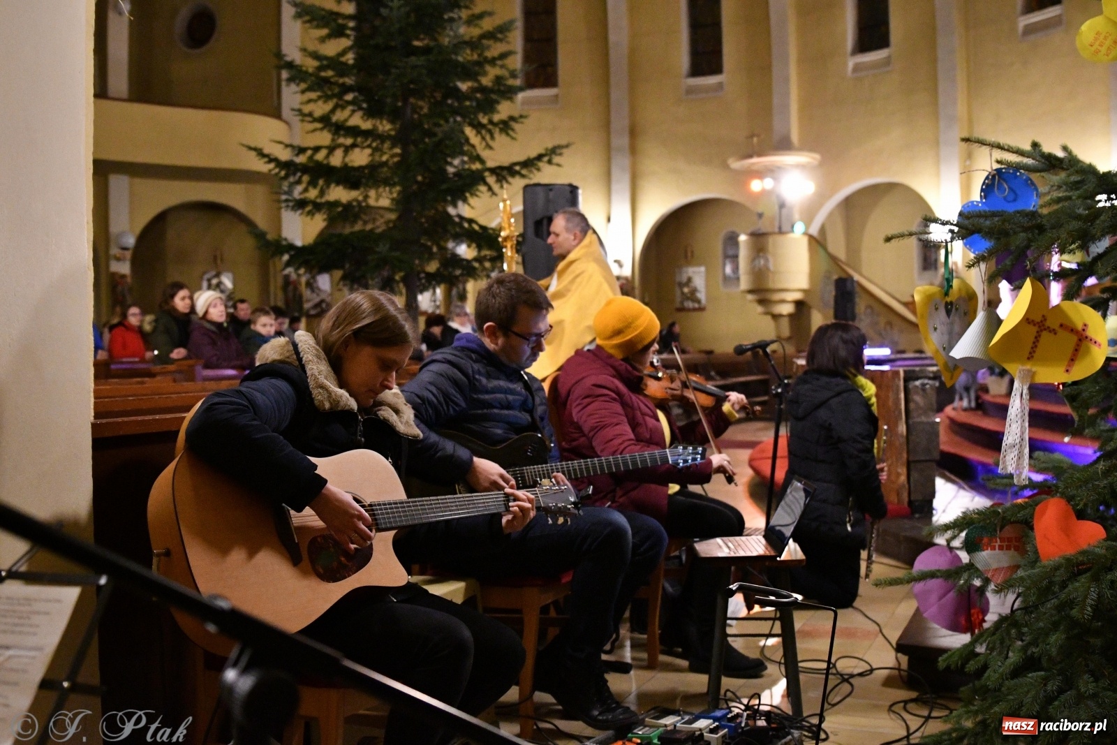 Zdjęcie w galerii na portalu naszraciborz.pl: W centrum jest tylko i wyłącznie Bóg  wiadomości z regionu