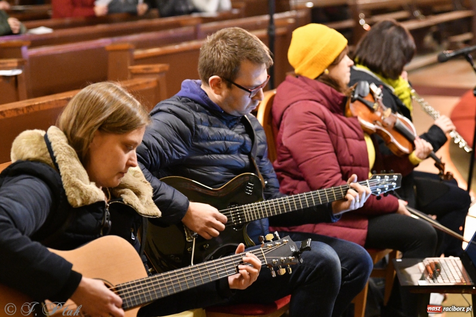 Zdjęcie w galerii na portalu naszraciborz.pl: W centrum jest tylko i wyłącznie Bóg  wiadomości z regionu