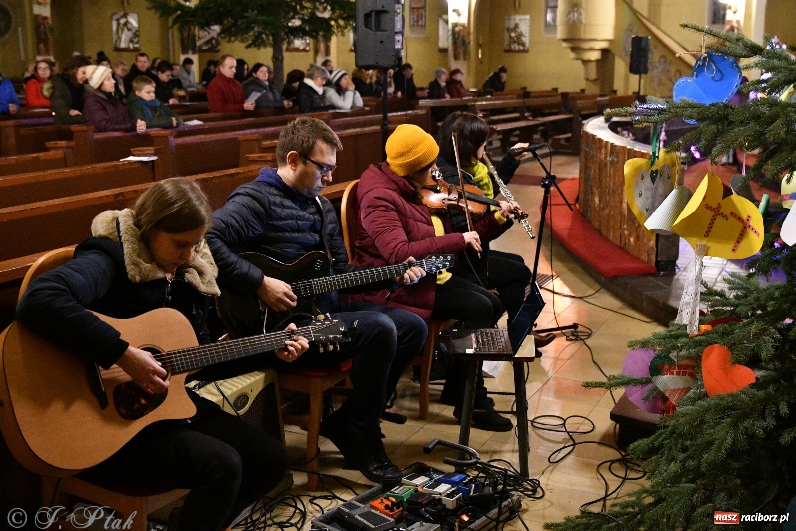 Zdjęcie w galerii na portalu naszraciborz.pl: W centrum jest tylko i wyłącznie Bóg  wiadomości z regionu