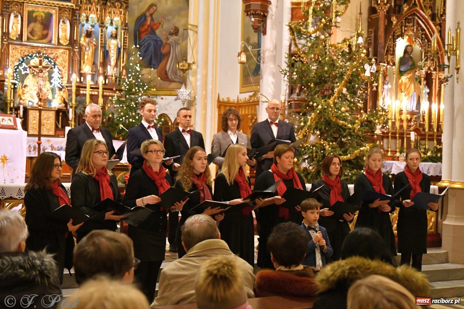 Zdjęcie w galerii na portalu naszraciborz.pl: Kolędy i pastorałki zabrzmiały w świętojańskiej świątyni [FOTO i WIDEO] wiadomości z regionu