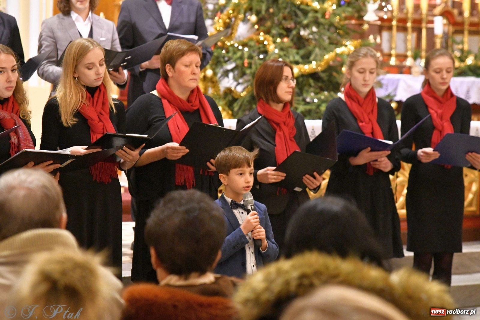 Zdjęcie w galerii na portalu naszraciborz.pl: Kolędy i pastorałki zabrzmiały w świętojańskiej świątyni [FOTO i WIDEO] wiadomości z regionu