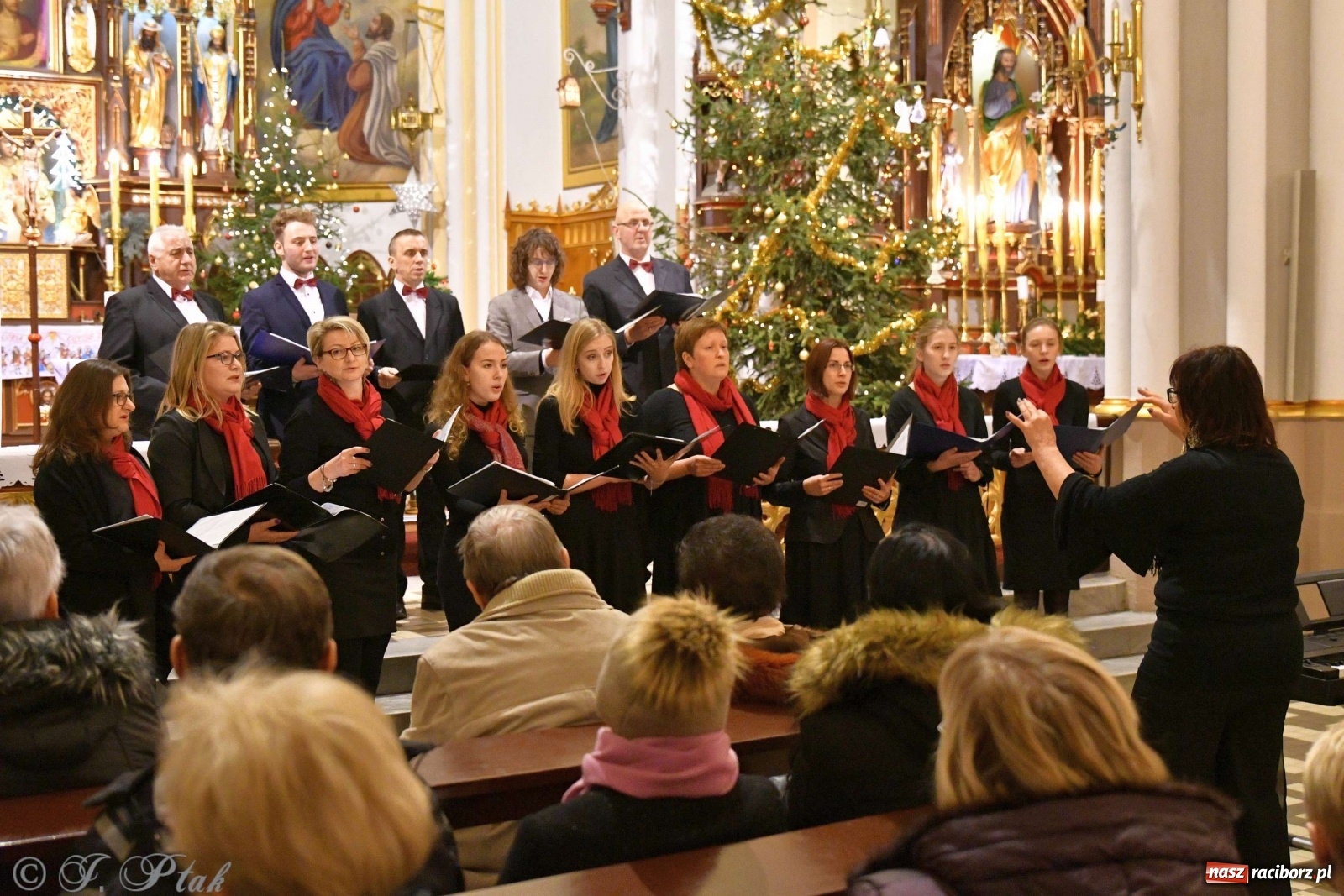 Zdjęcie w galerii na portalu naszraciborz.pl: Kolędy i pastorałki zabrzmiały w świętojańskiej świątyni [FOTO i WIDEO] wiadomości z regionu