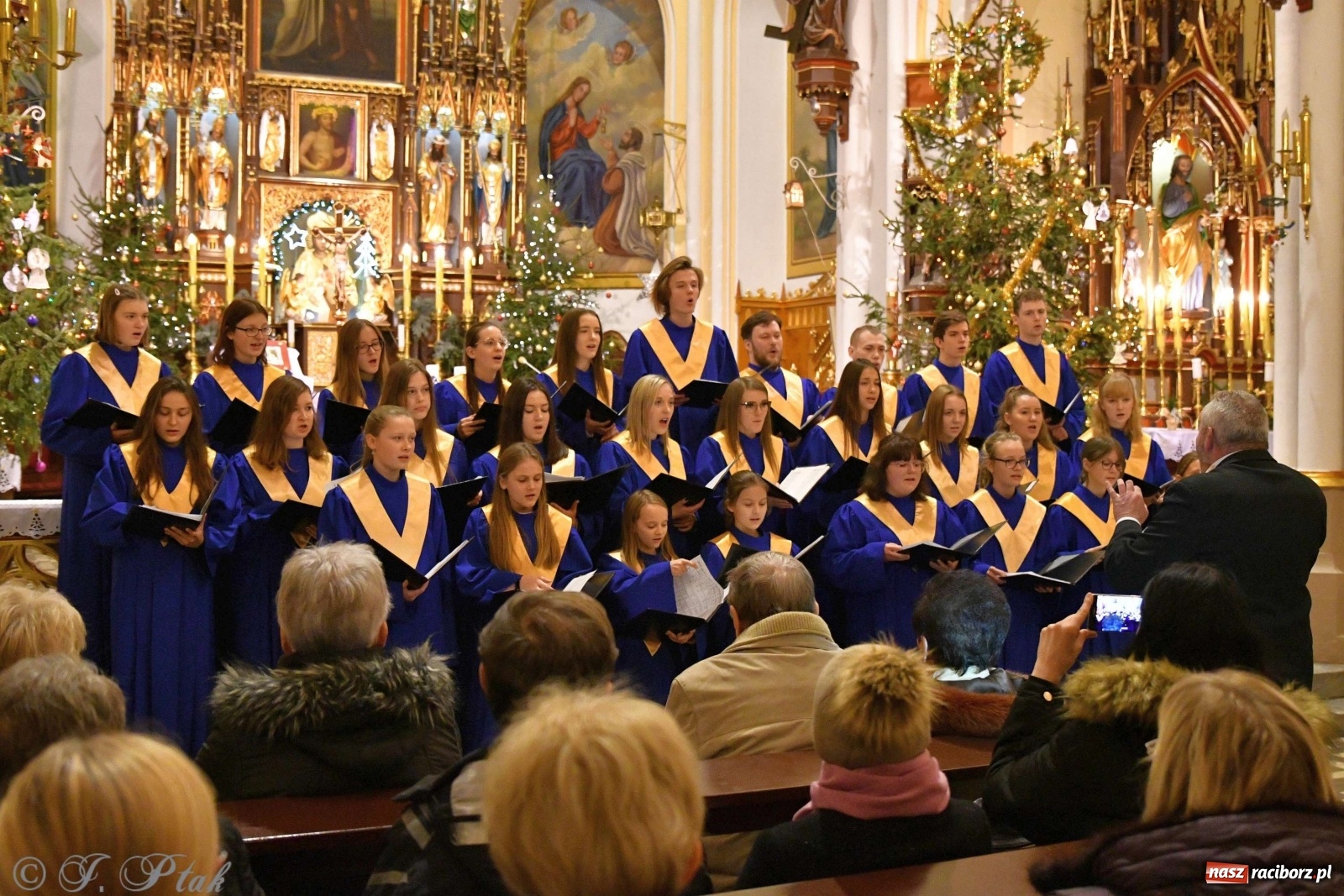 Zdjęcie w galerii na portalu naszraciborz.pl: Kolędy i pastorałki zabrzmiały w świętojańskiej świątyni [FOTO i WIDEO] wiadomości z regionu